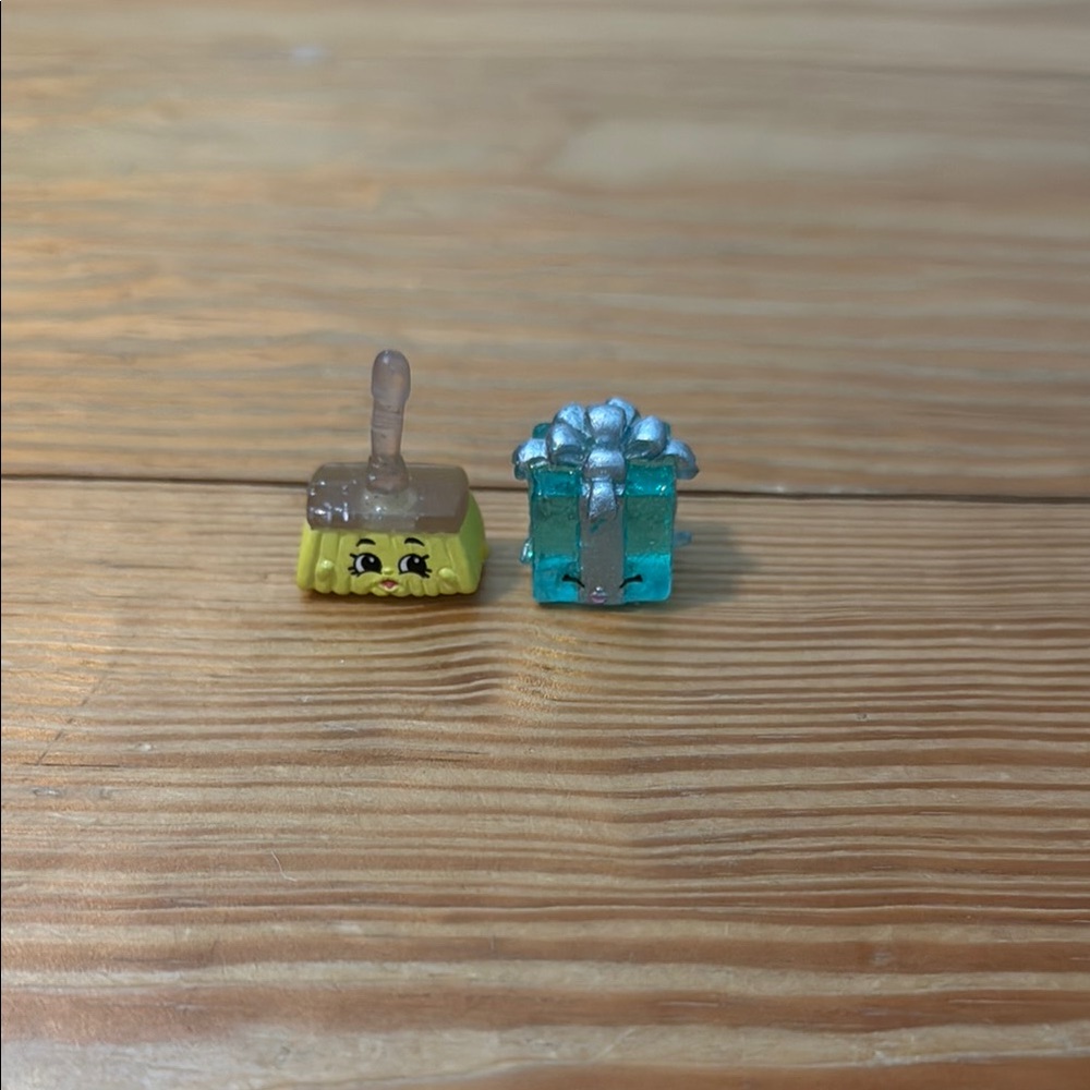Bundle of 2 sparkly shopkins